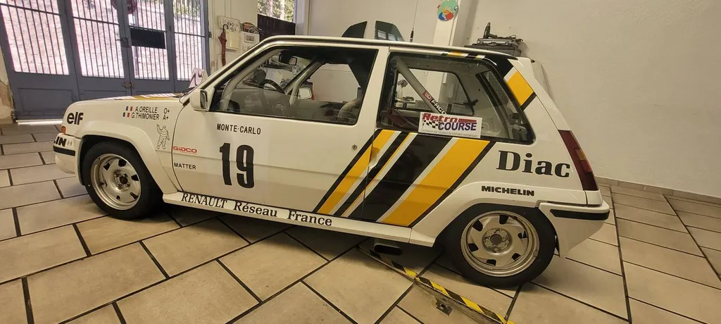 Devis kit déco sur mesure voiture de compétition à Grasse 06