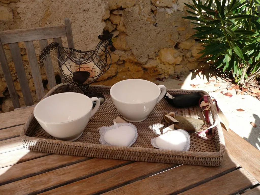 Need a waitress to prepare the breakfast ?