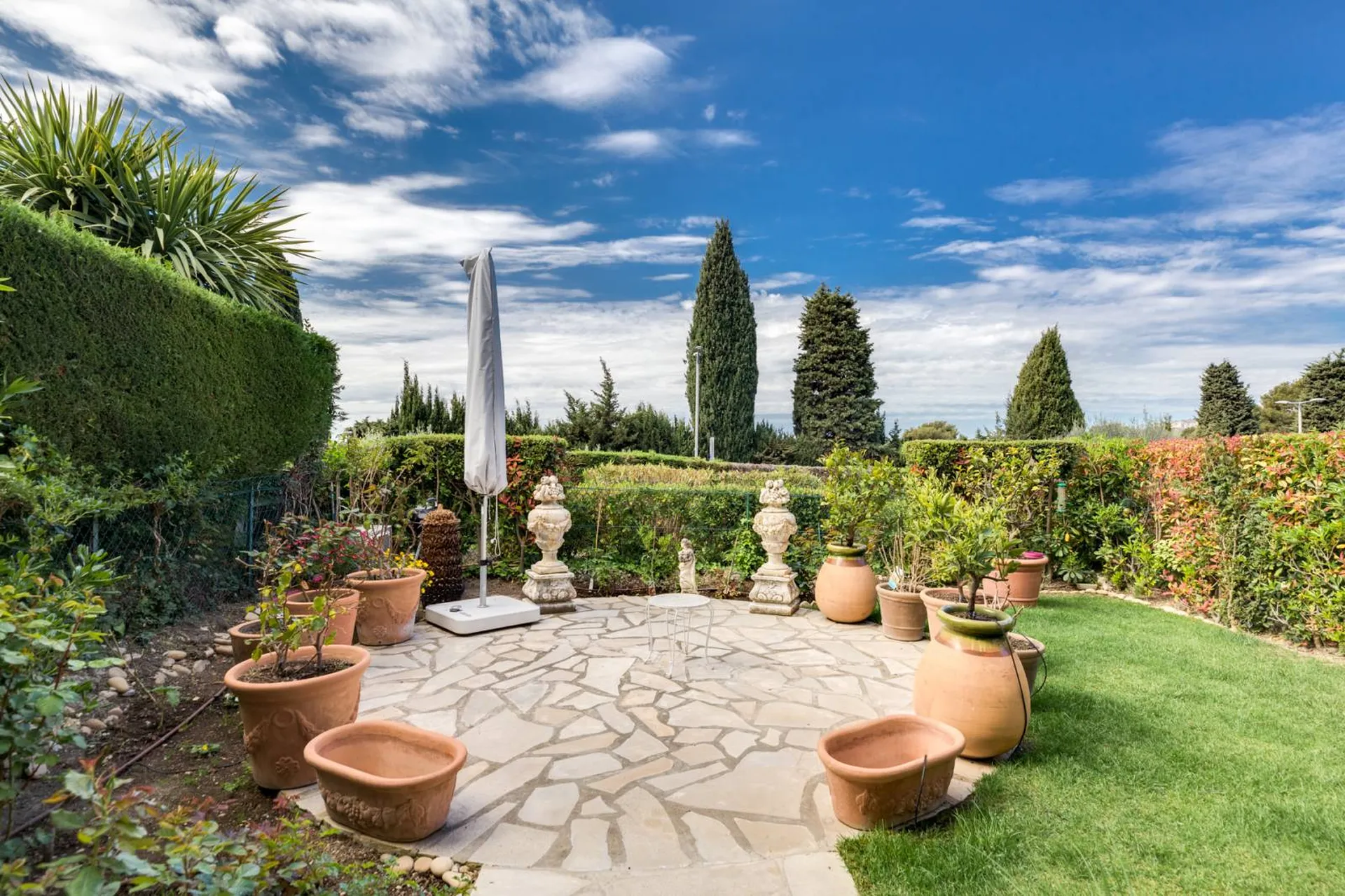 Vente appartement T3 Cassis  avec terrasse, jardin privatif et parking dans résidence de standing