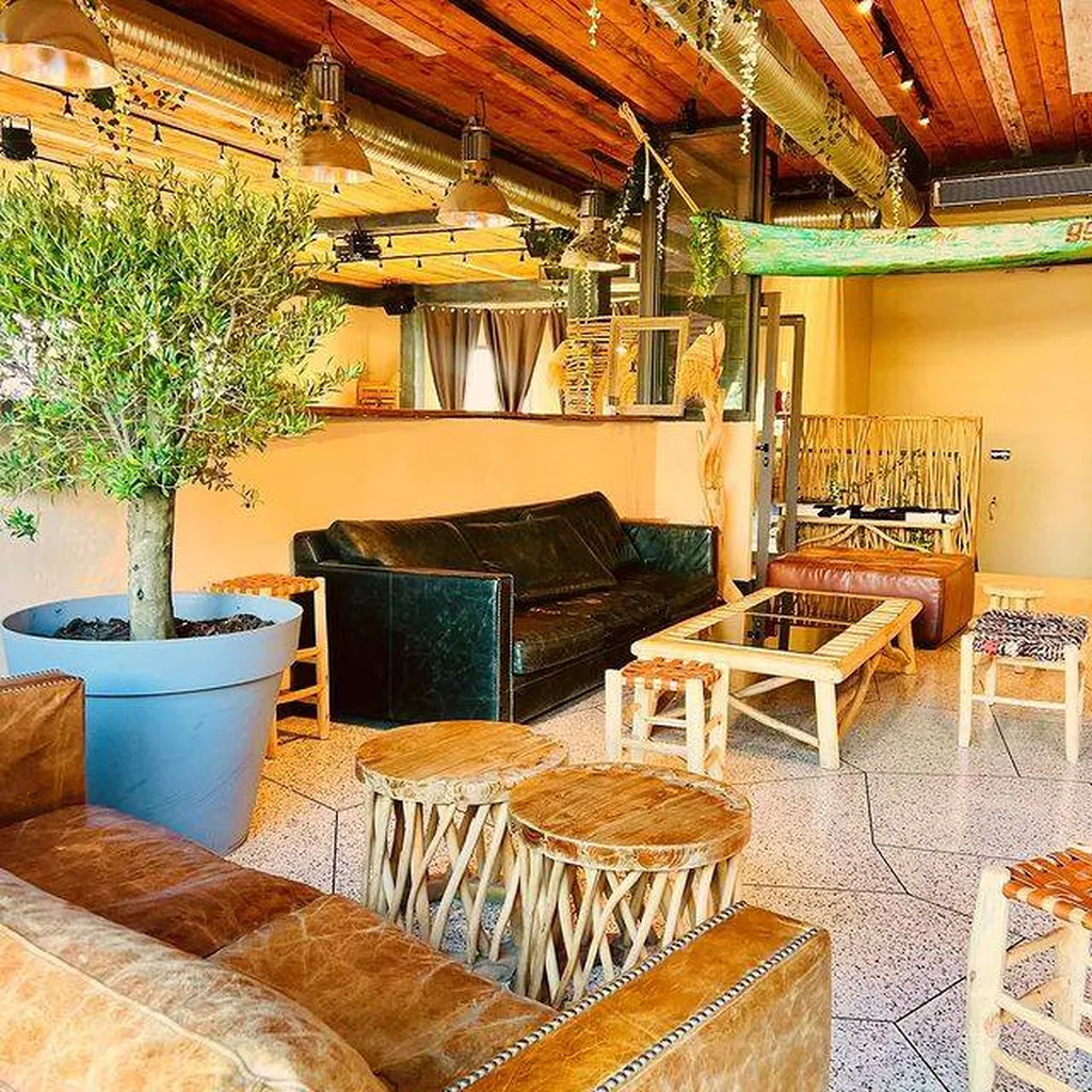 Restaurant traditionnel ouvert le midi avec grande terrasse extérieur à Marseille