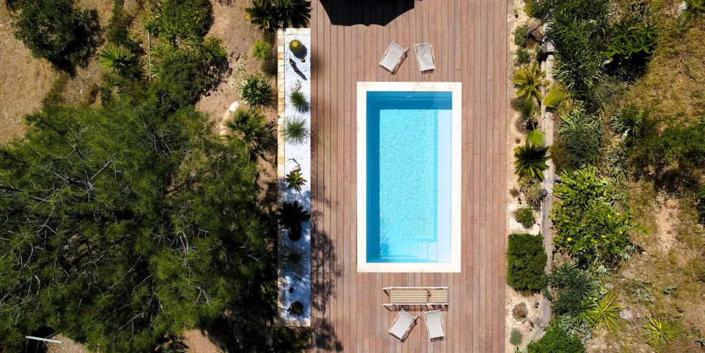 Vue aerienne dans jardin du var mini piscines