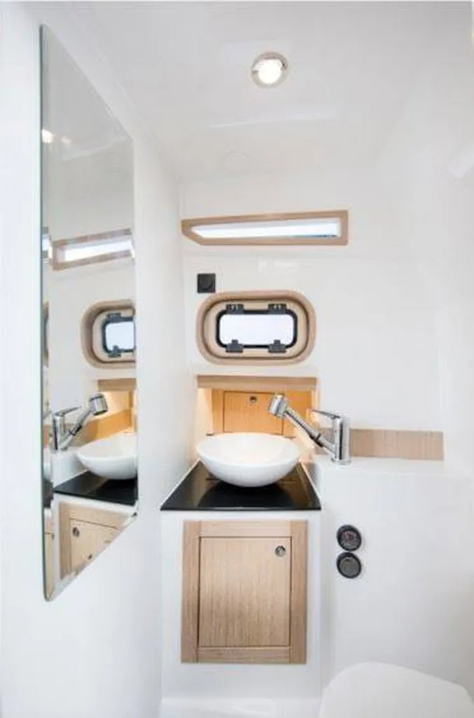 Bateau avec cabine à vendre neuf Var région Paca