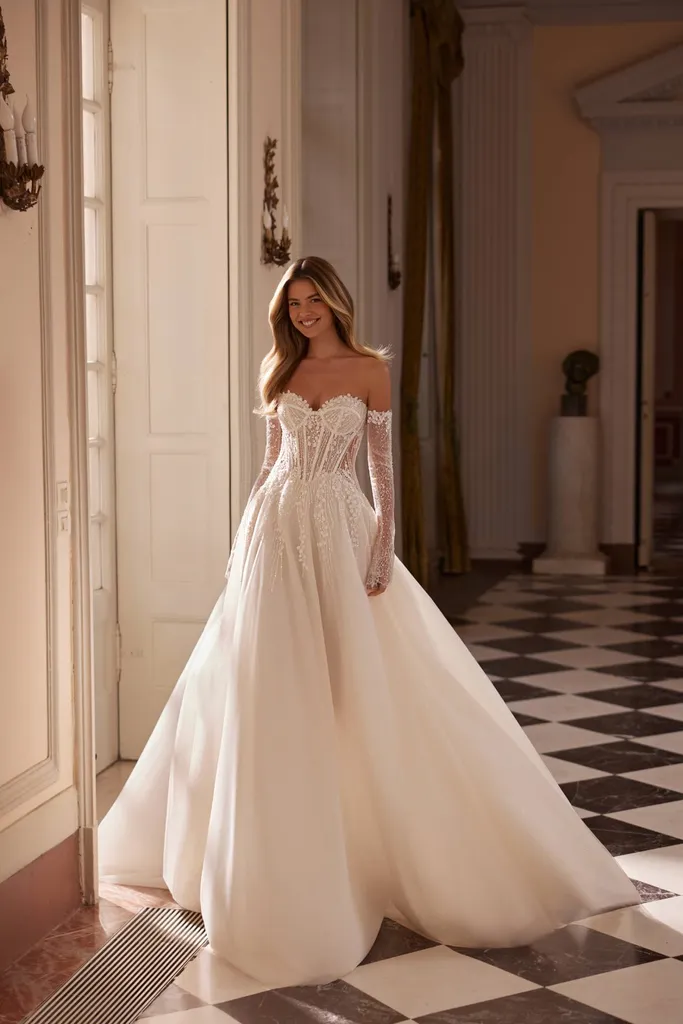 Robe de mariée petite princesse en tulle léger à marseille centre-ville