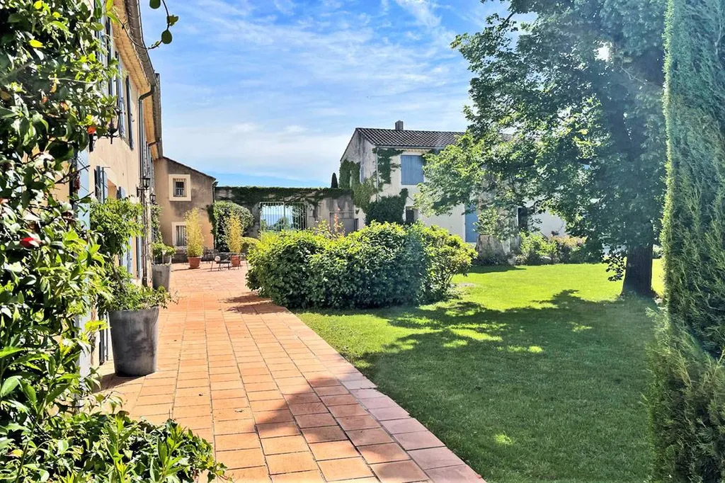 Mas provençal Luberon en pierre de Gordes propriété de prestige