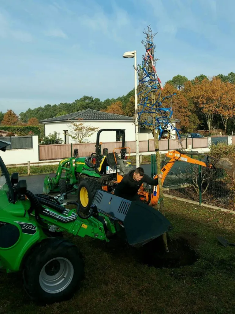 Plantation d'un arbre à Saint Aubin de Médoc