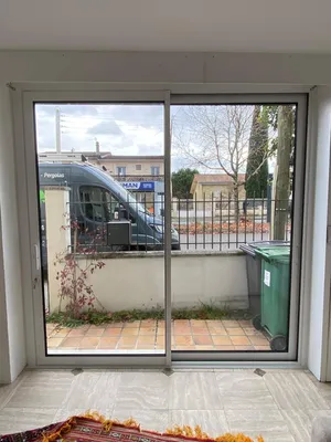 Pose d'un coulissant en aluminium, double vitrage sur la commune de Pessac