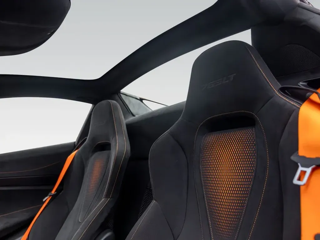 mclaren-765lt-spider-sieges-765lt-alcantara-harnais-bordeaux-nice-lyon
