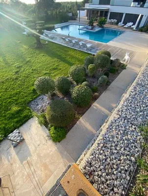 Paysagiste professionnel à Saint-Rémy-de-Provence, 13210, pour un entretien de jardin impeccable, respectant l'harmonie des paysages des Alpilles