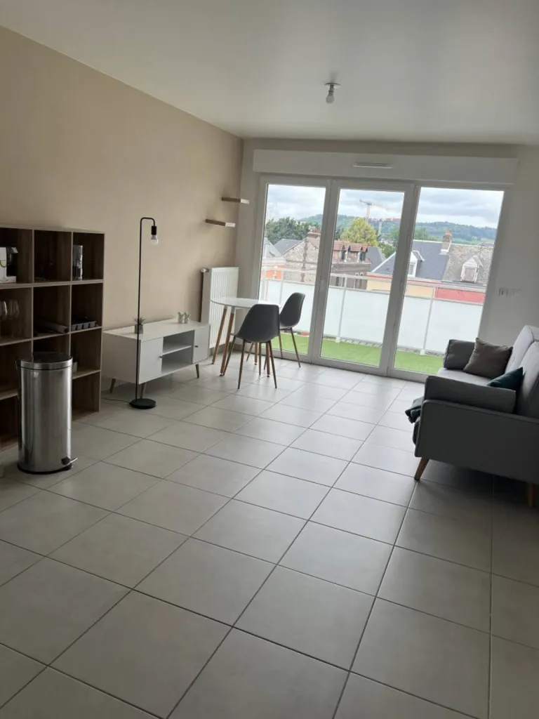 Bel appartement meublé de 40,07m² à la location, situé rue Alsace Lorraine à Le Petit-Quevilly, 679€ charges comprises