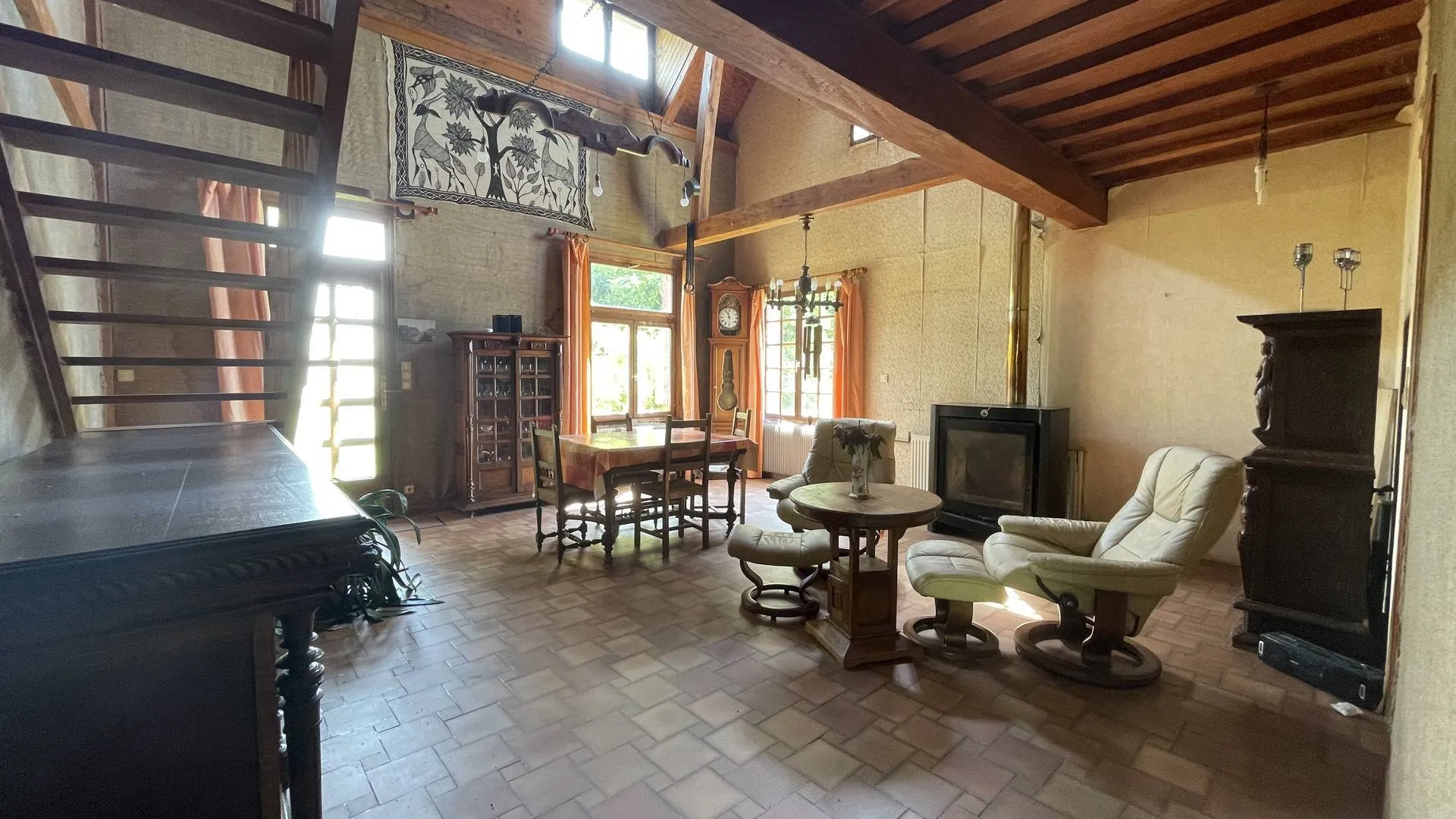 5. Maison à vendre en Normandie : dépendances incluant garage/atelier, bâtiments agricoles et stabulation pour aménagements variés.