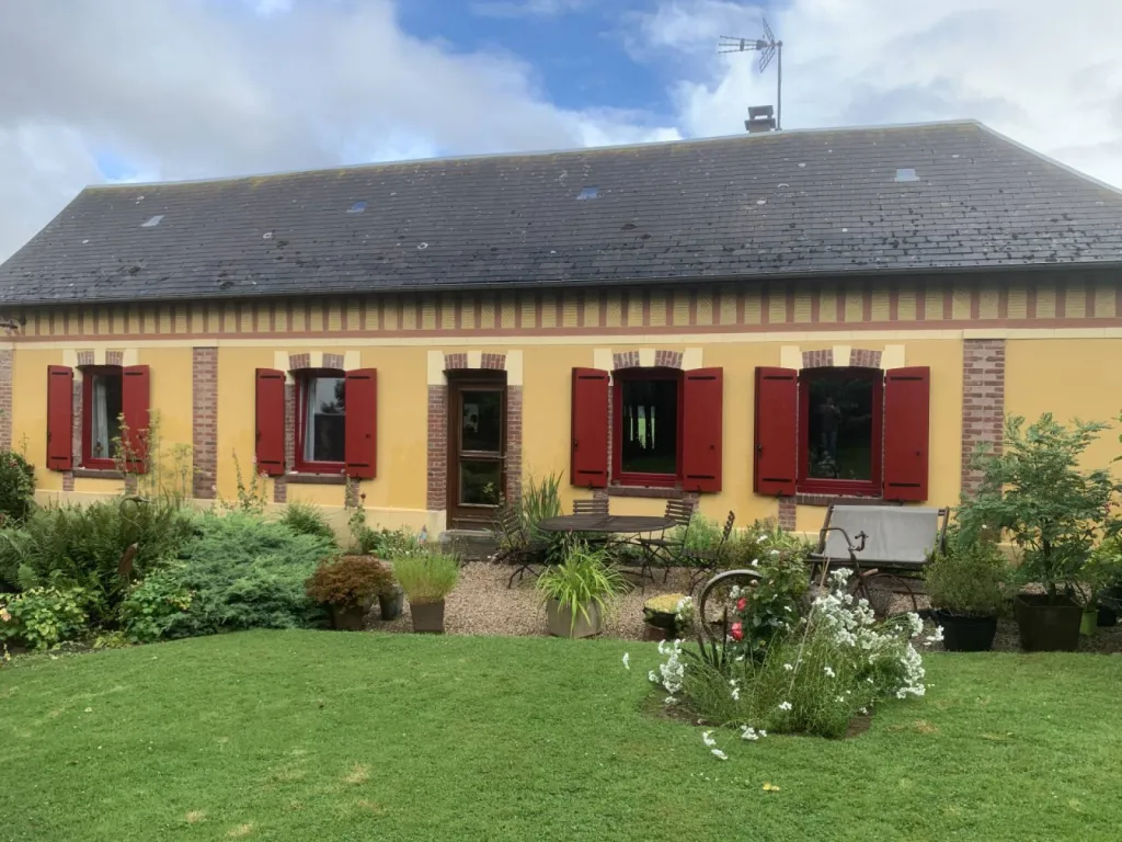 Les volets battants en fibre résine : Les volets les plus résistants du marché, sans entretien, très facile à nettoyer