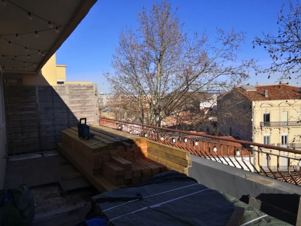 Construction d’un salon en ossature bois isolée et menuiseries aluminium chez un particulier à Montpellier dans l'Hérault 34