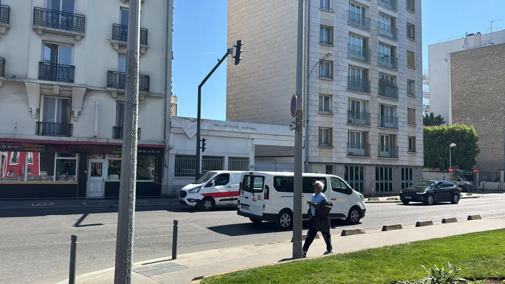Location - Boutique 430 m², Mairie de Saint Ouen, Rue du Docteur Bauer 93400 SAINT-OUEN-SUR-SEINE