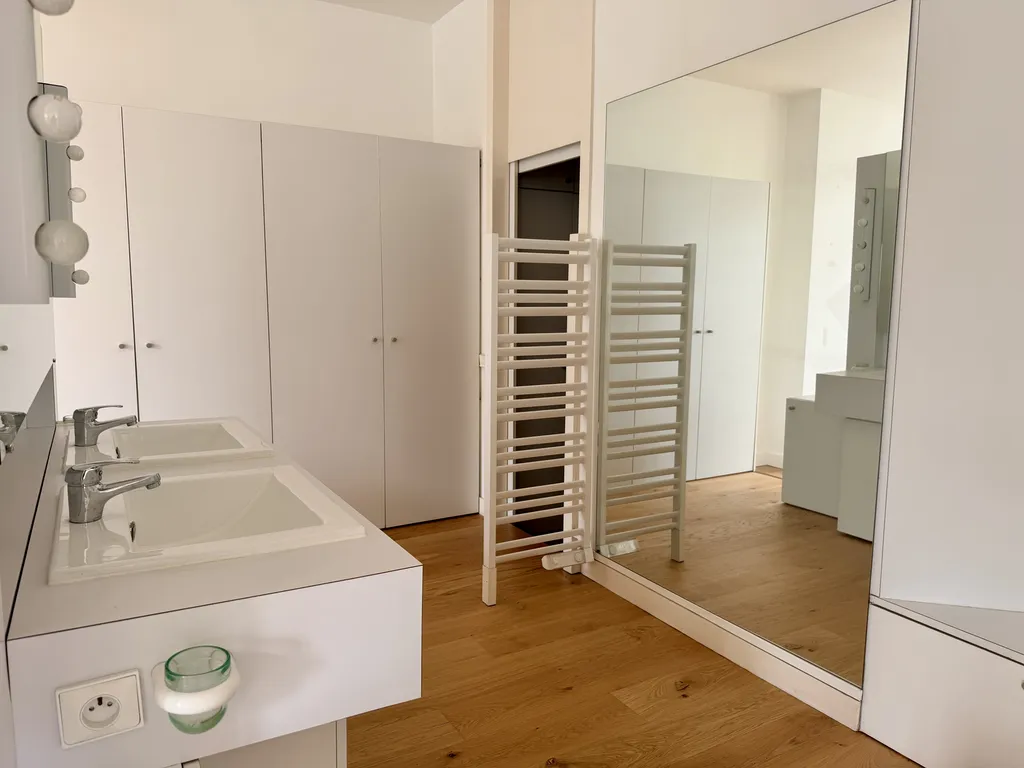 Acheter un  bel appartement ancien 100M2 très lumineux au coeur du Triangle d'Or à Bordeaux dans un magnifique immeuble en pierre  avec ascenseurr