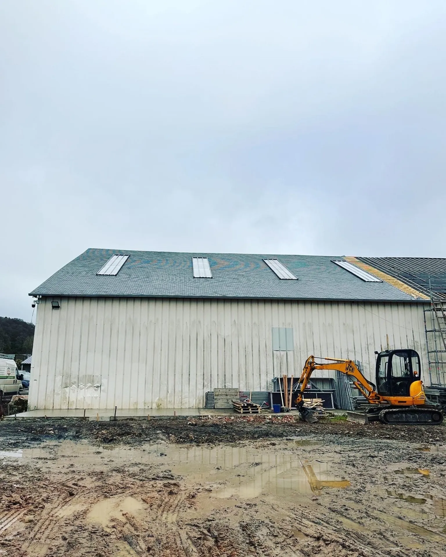 COUVERTURE D'UN BÂTIMENT EN ARDOISE NATUREL D'ESPAGNE 30/20 CUPA 12 ARDOISIER