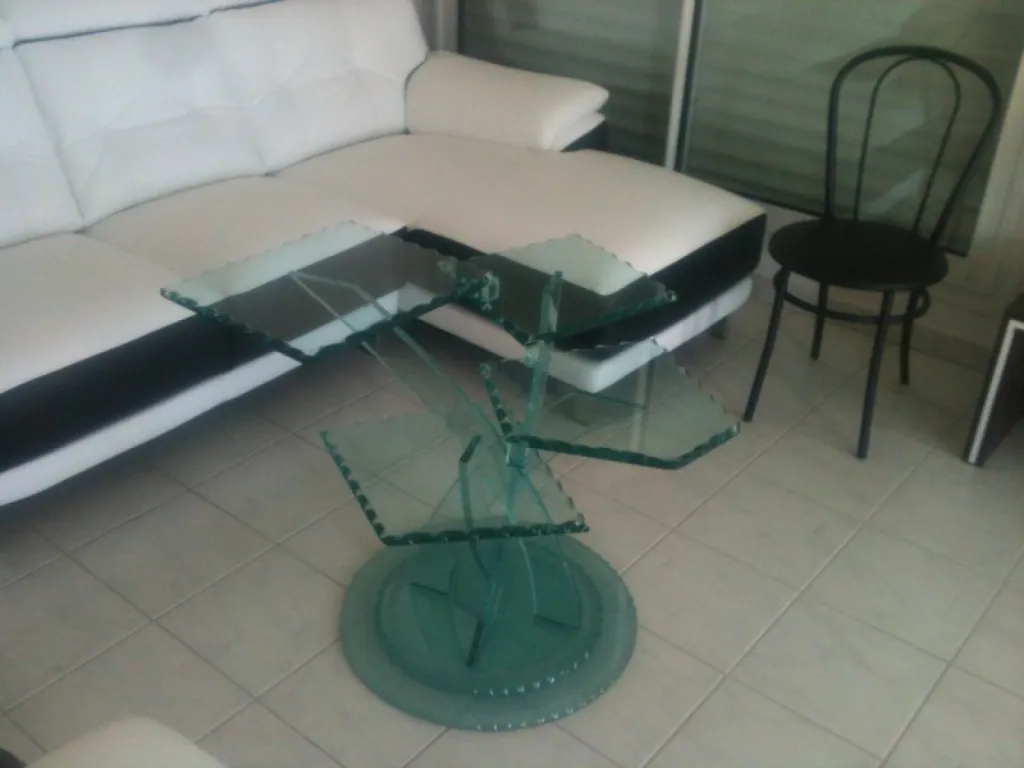 Création de mobilier décoratif en verre