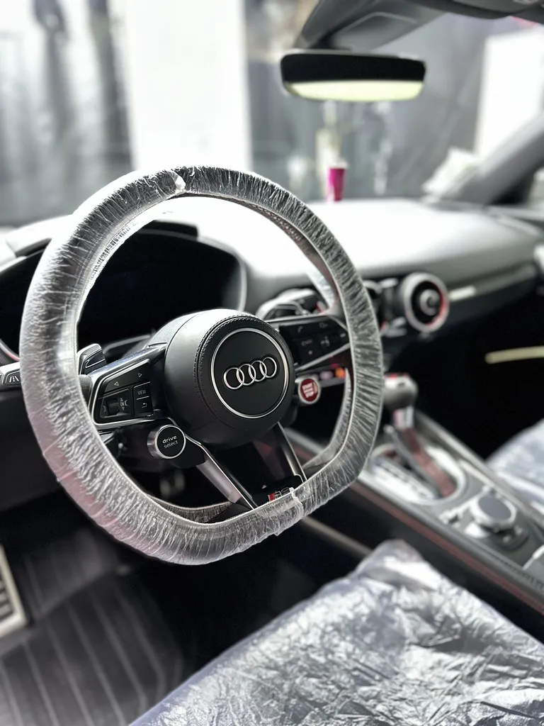 Volant automobile professionnel personnalisé OEM pour sublimer l’intérieur et améliorer durablement l’expérience de votre conduite