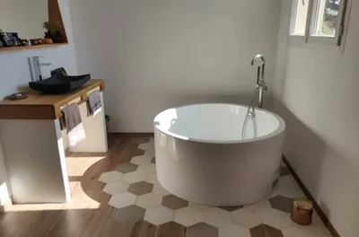 Comment trouver le meilleur architecte d'intérieur pour votre projet : l'expérience et expertise salle de bain baignoire