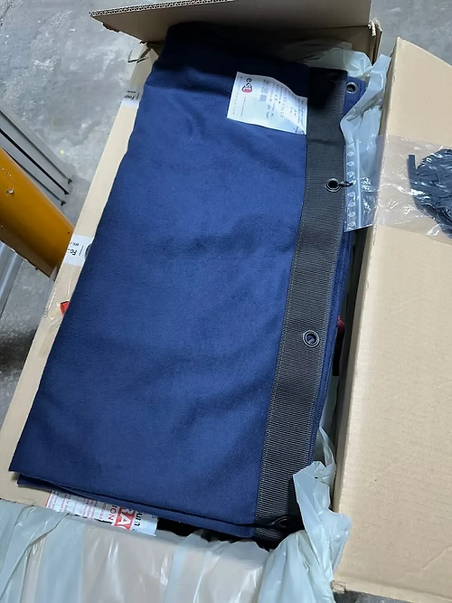 RIDEAU DE SCENE BLEU NUIT 4M X 4M