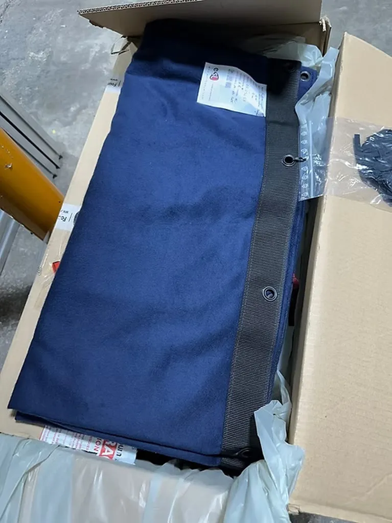 RIDEAU DE SCENE BLEU NUIT 4M X 4M