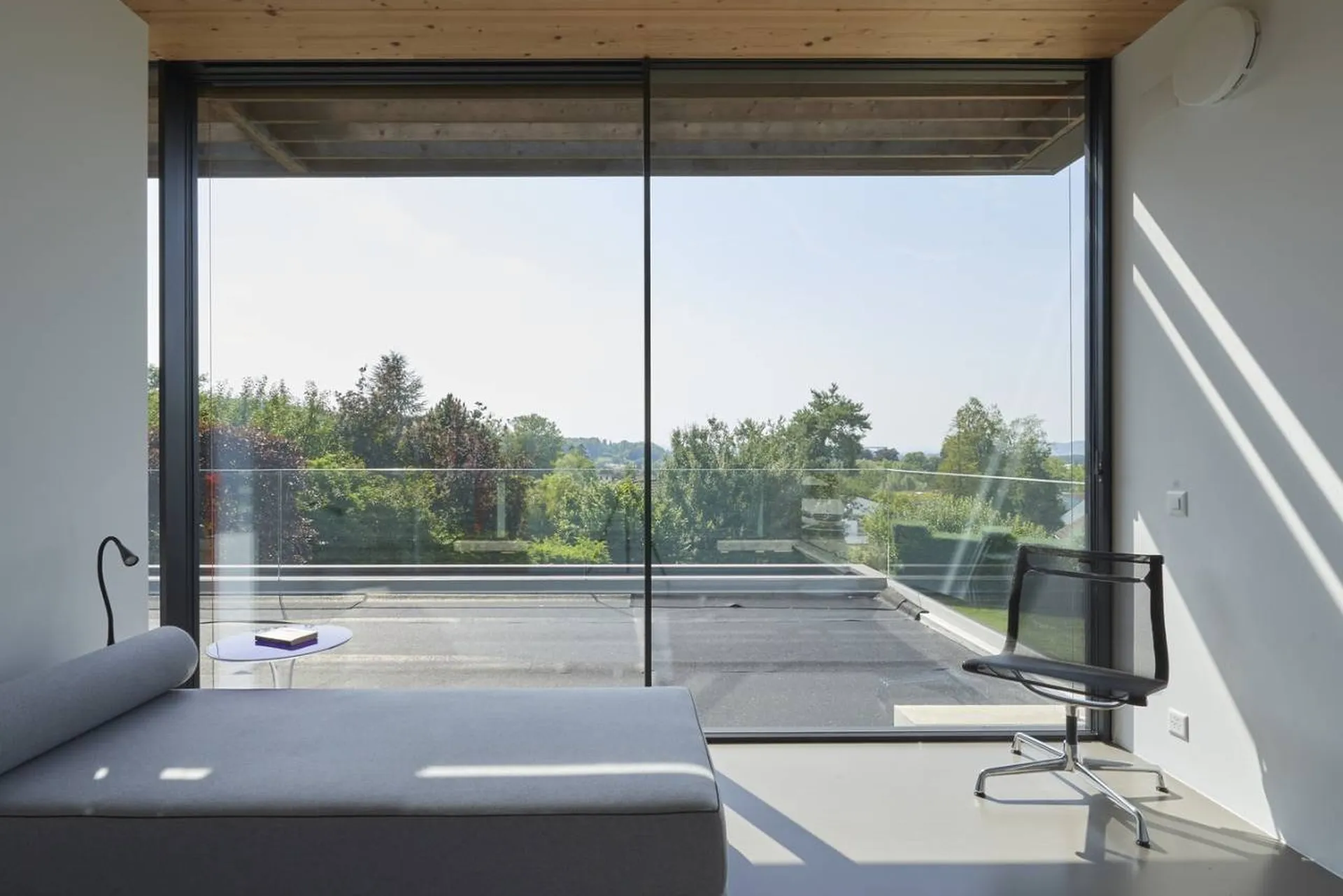 Fenêtres minimalistes à cadre invisible pour sublimer votre habitat contemporain sur Avignon et sa région