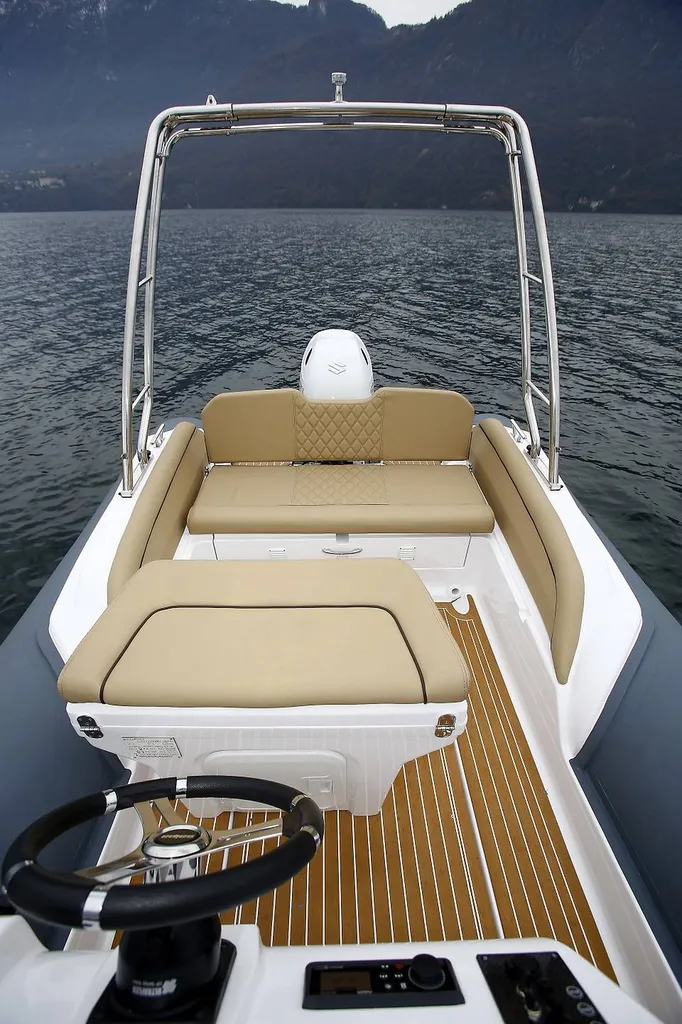 Soleil 20 bateau à moteur neuf en vente à Cassis