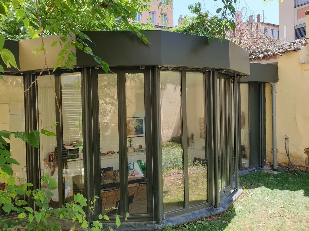  accès pose de brise-soleil orientables à LYON