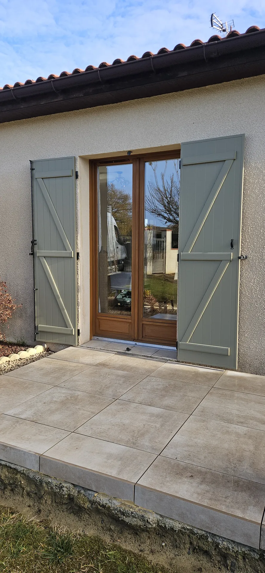 Rénovation volets battant ALUMINIUM isolé sur mesure posé par les menuisiers occitans