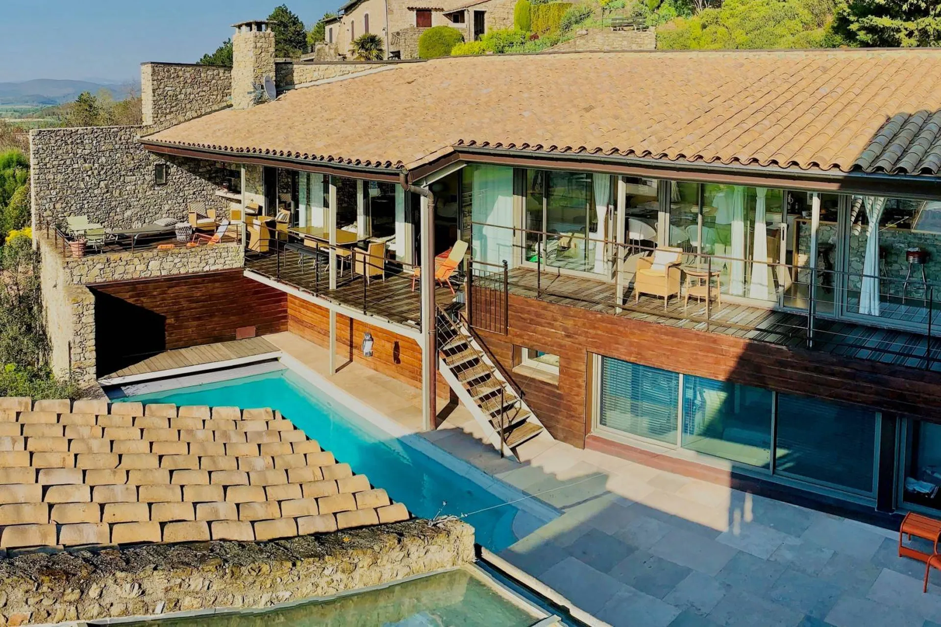 Drôme provençale : maison contemporaine rénovée avec vues   