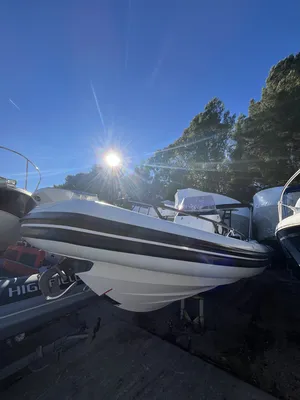Vente d'un semi-rigide Grand Boats Golden Line G750 d'occasion équipé d'un moteur Honda BF250 disponible à La Londe les Maures près de Hyères