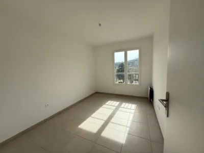 Appartement 3 pièce(s) 2 chambre(s) 67.8 m² Taradeau (83460)