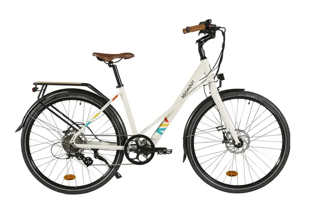 Choisir une location de vélo flexible et confortable pour visiter Pézenas et profiter pleinement des paysages de l’Hérault