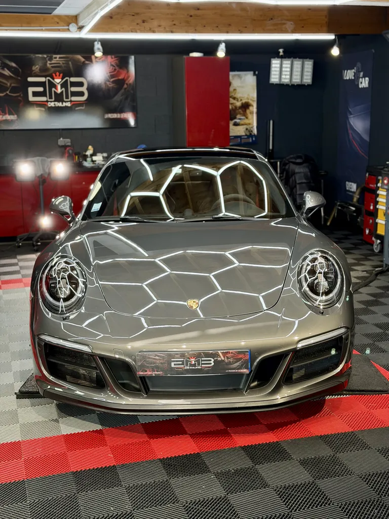 Protection PPF complet Porsche 911 type 991.2 GTS à Limonest près de Lyon avec film haut de gamme et préparation par EMB DETAILING