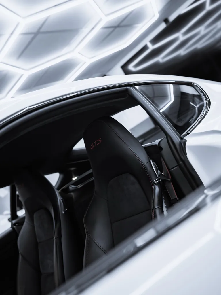 Protection PPF XPEL bloc avant sur Porsche Cayman GTS près d’Andorre