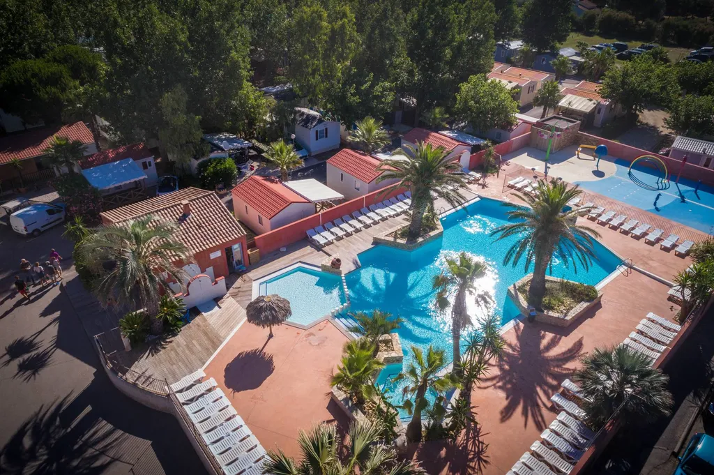 piscine camping vias bord de mer