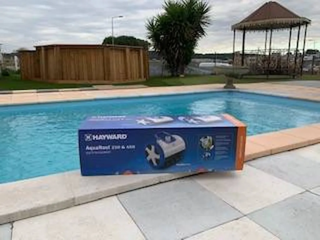 Robot Hayward Aquanaut 250 aux Pennes Mirabeau par Cocktail piscines