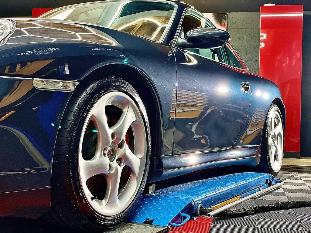 Traitement céramique professionnel Porsche 911 996 4S à Ecully