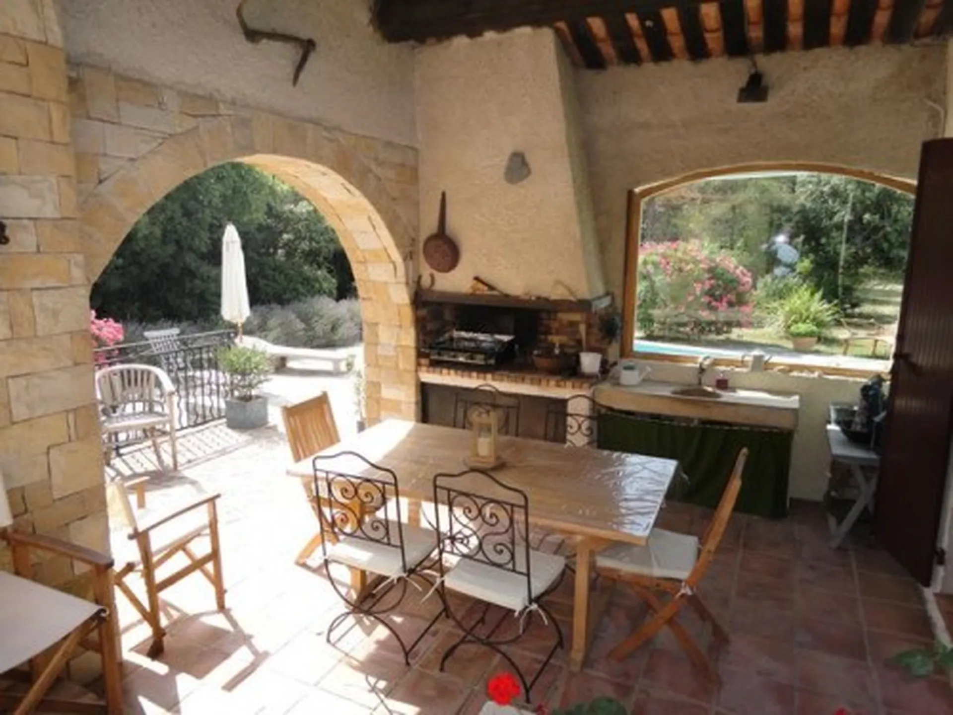 Vente maison Roquefort la Bédoule cadre champêtre sur 2 750m² avec piscine