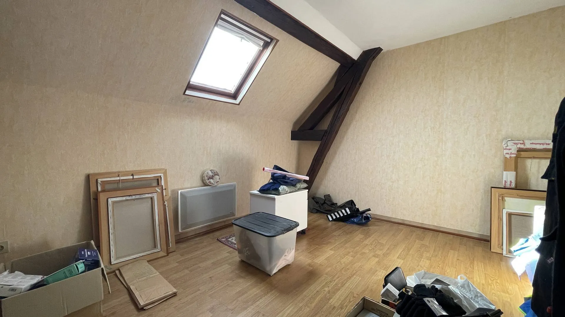 Maison à vendre avec salle de bains et salle d’eau possible : Confort de deux pièces d’eau selon l’aménagement retenu.