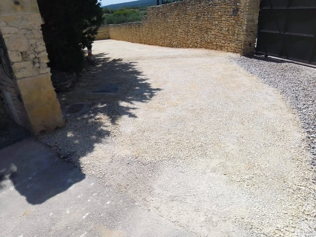 Réfaction de l'enrobé du chemin municipal sur Gordes
