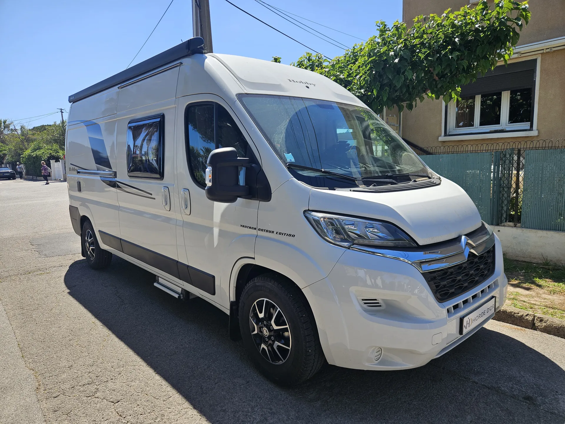 Fourgon HOBBY VANTANA ONTOUR EDITION de 07/2022 avec 680 Km sur un châssis Citroën JUMPER en 2.3L 130 Ch visible sur ROCBARON dans le VAR (83)