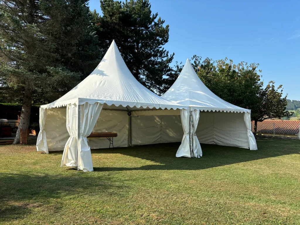 Location de 2 pagodes pour un baptême de 40 personnes tout près du Puy en Velay
