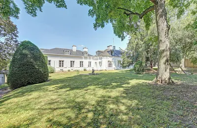 Vivez l'élégance et la grandeur d'un hôtel Particulier de Versailles, Une vie de rêve vous attend au coeur de Versailles 