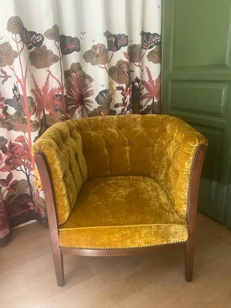 Réfection complète d'un fauteuil Directoire capitonné à Lyon