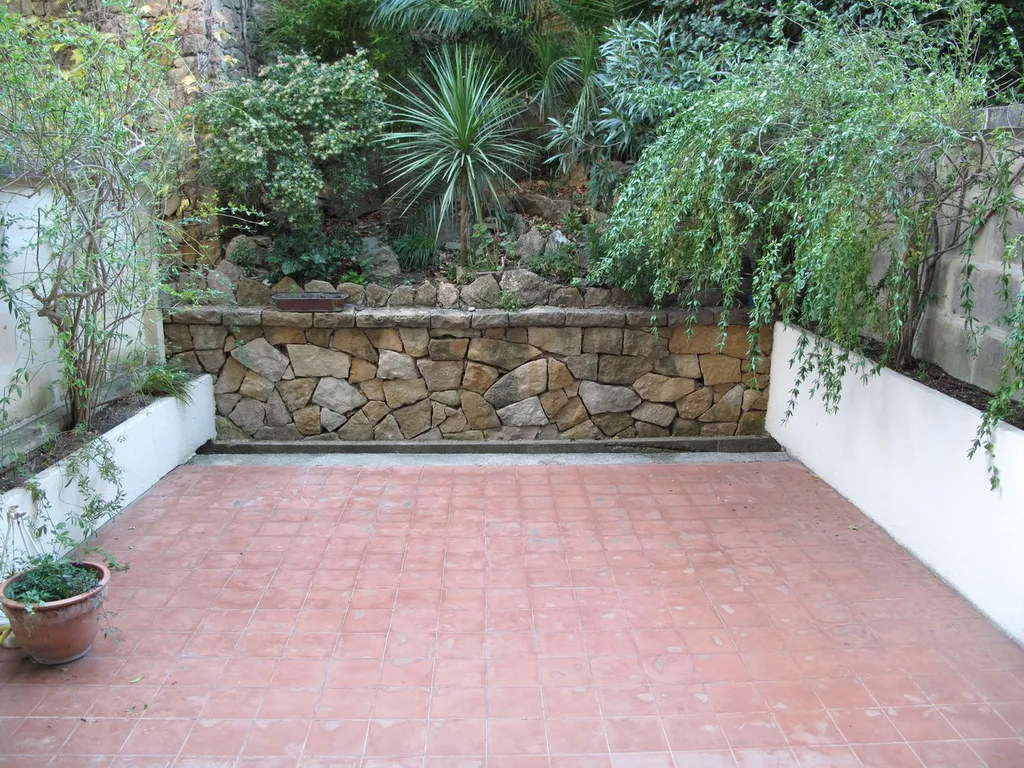 A la vente appartement 1 Cassis dans résidence de standing centrale avec terrasse et cave