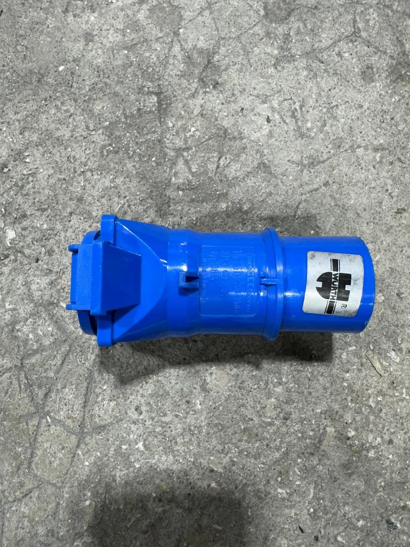 ADAPTATEUR P17 16MONO MALE AVEC UNE SORTIE PC 16MONO