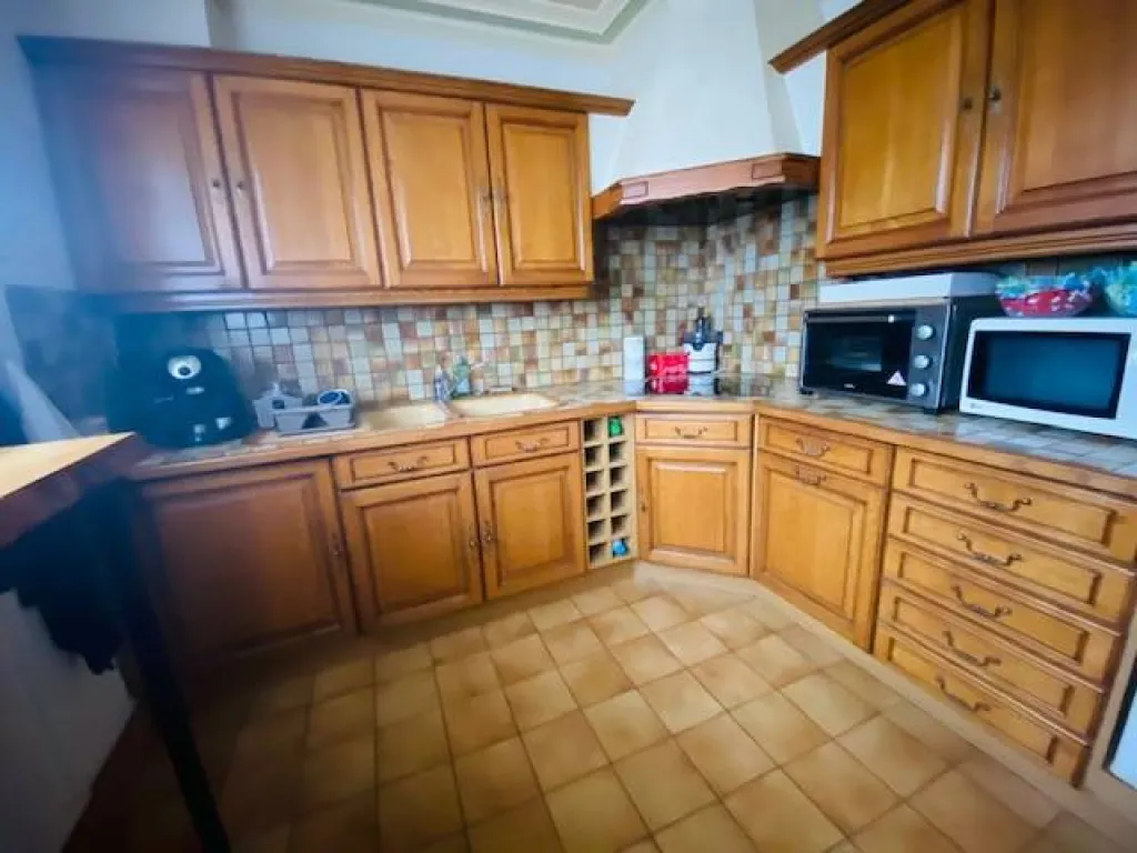 A acheter pavillon lumineux de 160m² surun terrain de 1514m² avec sous sol complet sur la commune de SAINT AUBIN LES ELBEUF 76410