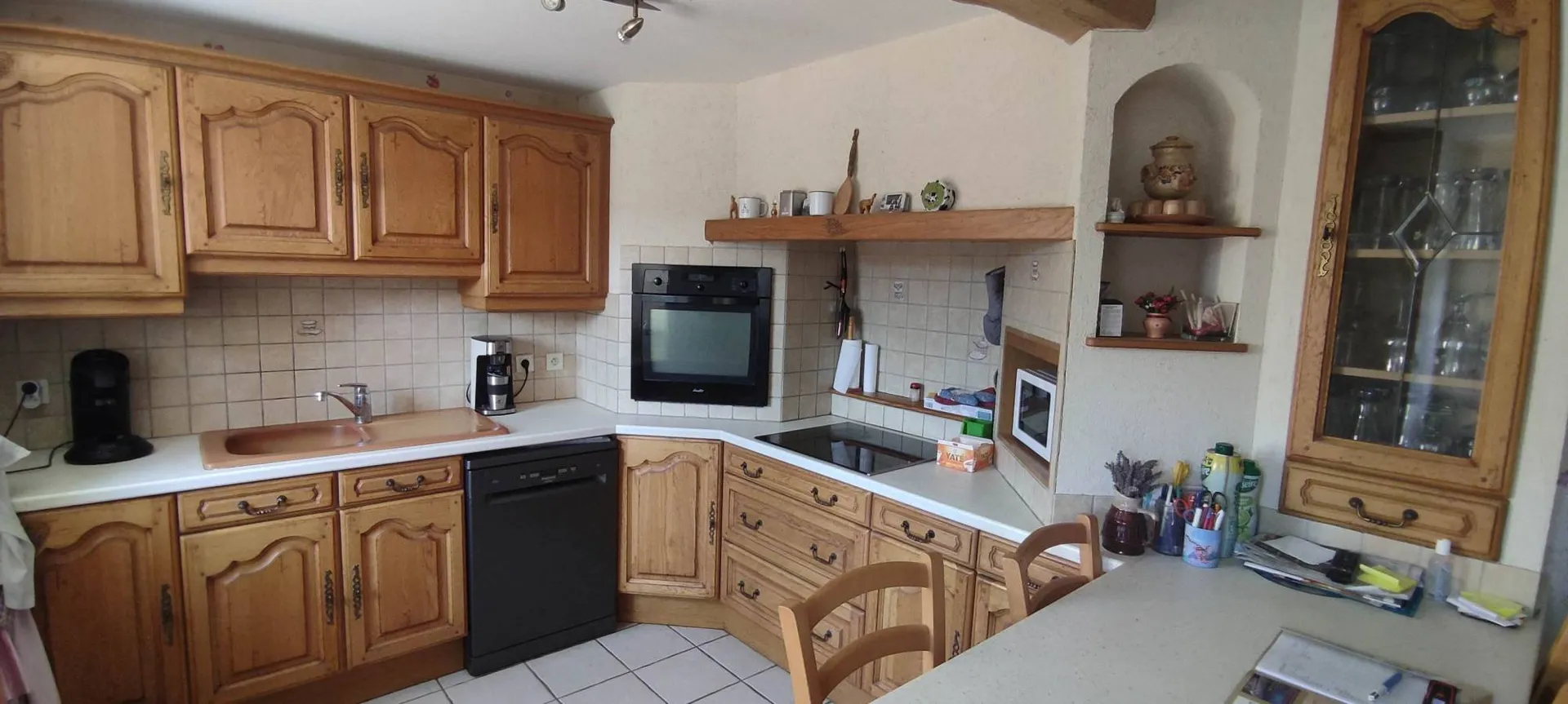 L’Agence Immobilière Terres et Demeures de Normandie située à LISIEUX (14100), 41 avenue Victor Hugo, vous invite à découvrir, à seulement 7 minutes de Mézidon-Canon 14270 et 10 minutes d'Argences 14370, cette magnifique propriété en pierre, datant d