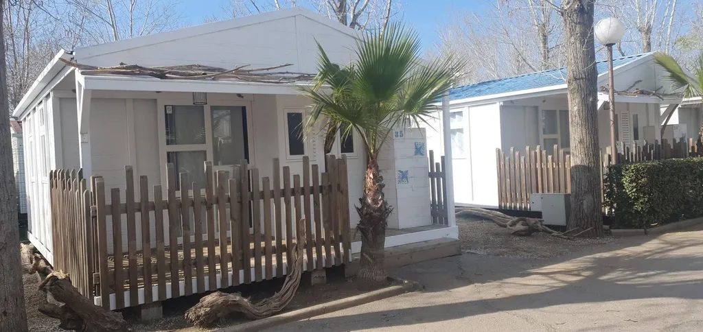 Chalet 5 couchages non climatisé pour 5 personnes à 150m de la plage de Vias-Plage