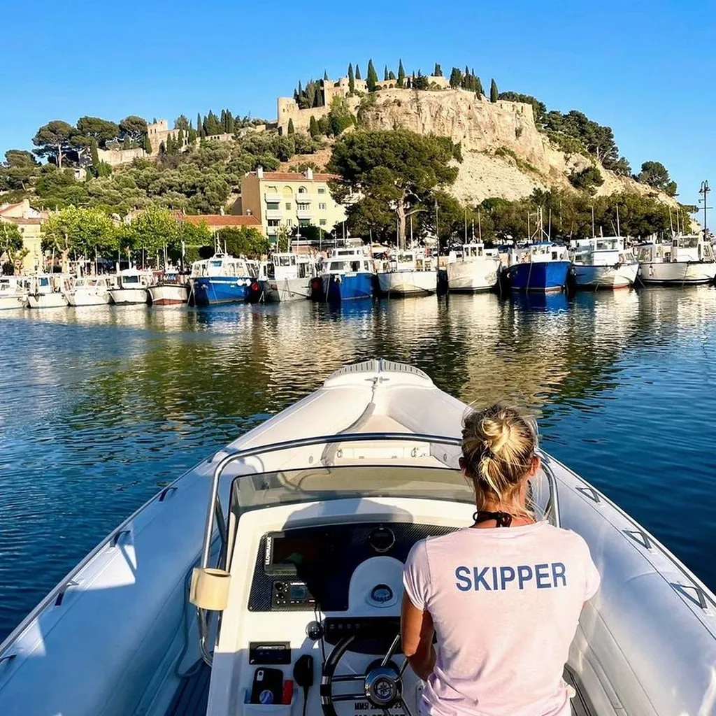 Sea excursion with l’Eden Boat, perfect for discovering the Mediterranean.